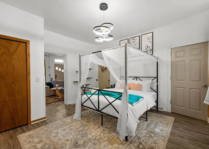 Double Living, Yard, Bbq, Massage & South Side Fun * Pittsburgh