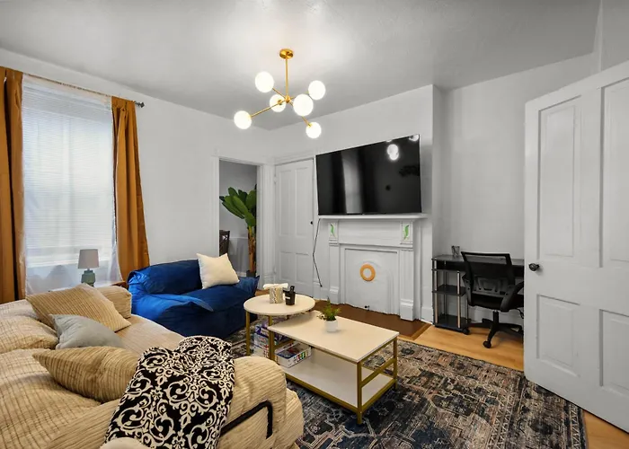 Double Living, Yard, Bbq, Massage & South Side Fun *