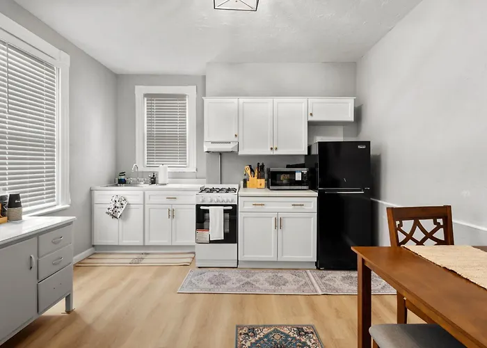 Double Living, Yard, Bbq, Massage & South Side Fun * Pittsburgh