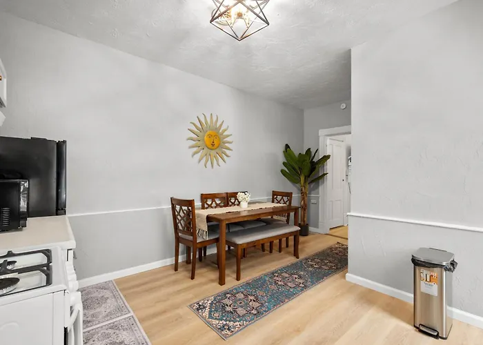 Double Living, Yard, Bbq, Massage & South Side Fun * Pittsburgh