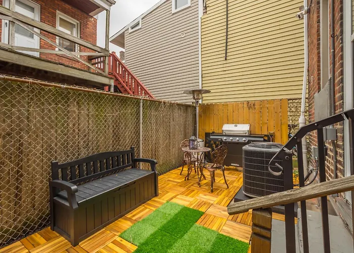 Double Living, Yard, Bbq, Massage & South Side Fun * Pittsburgh