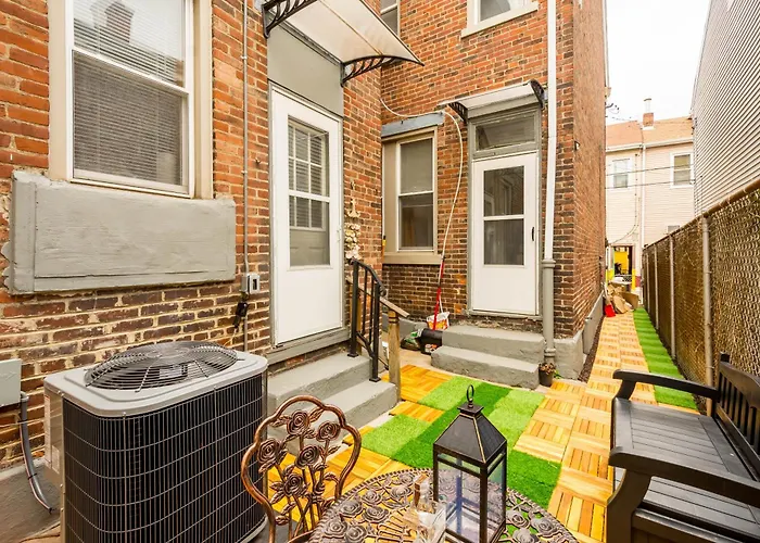 Double Living, Yard, Bbq, Massage & South Side Fun *