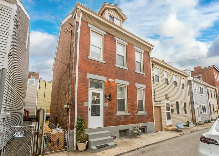 Double Living, Yard, Bbq, Massage & South Side Fun *